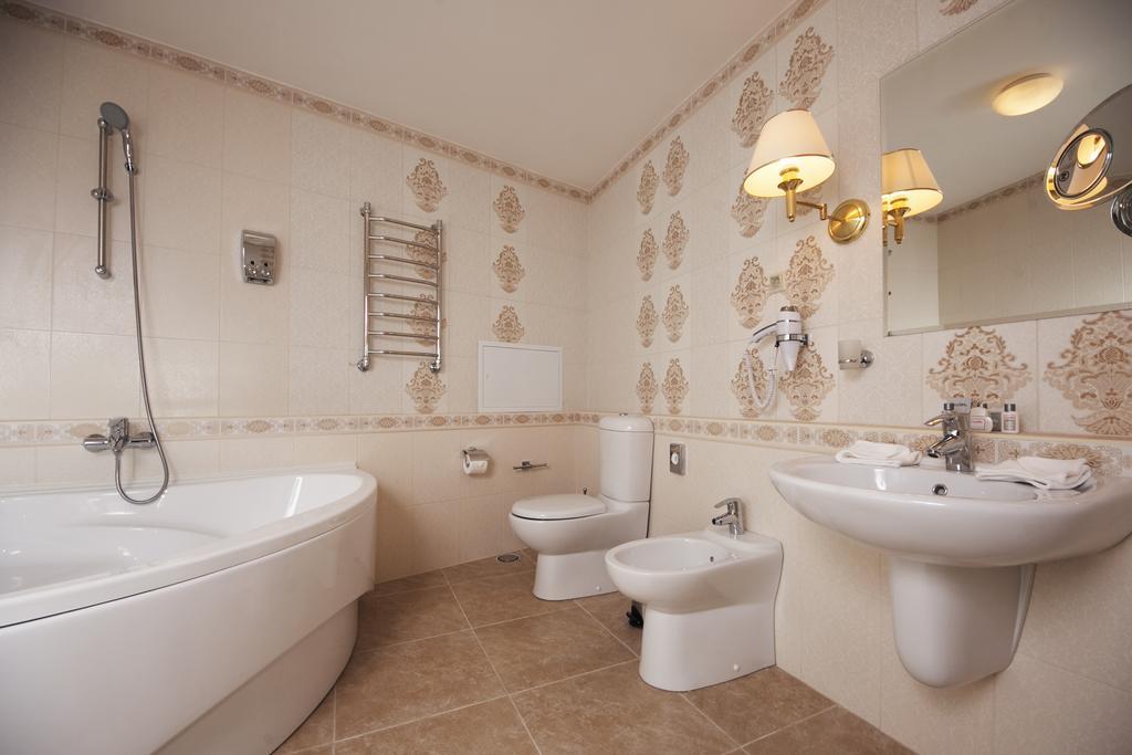 Victoria Hotel Na Zamkovoy Mińsk Zewnętrze zdjęcie