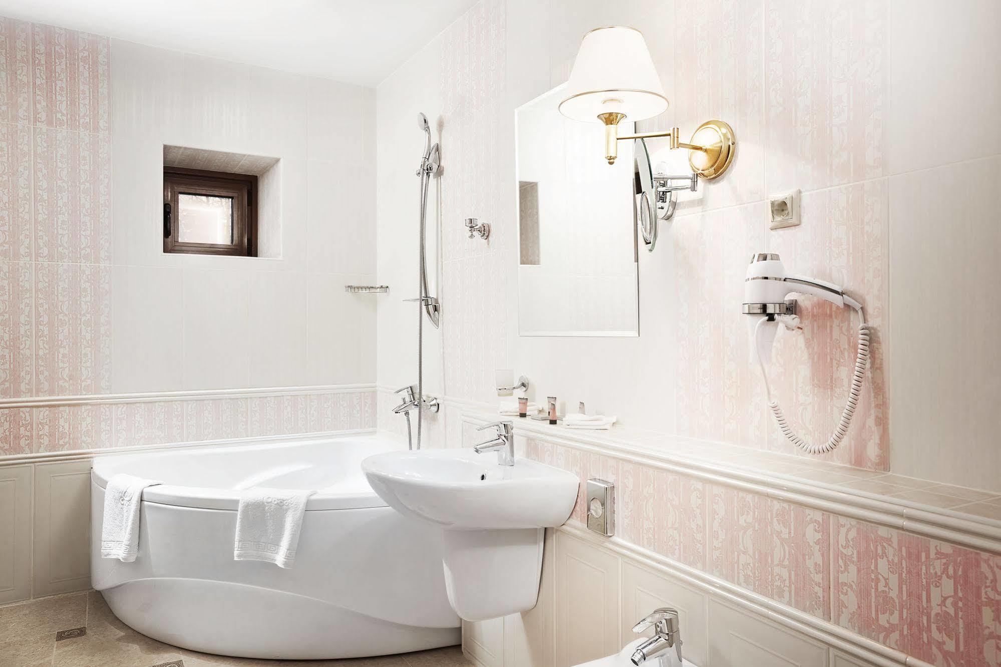 Victoria Hotel Na Zamkovoy Mińsk Zewnętrze zdjęcie